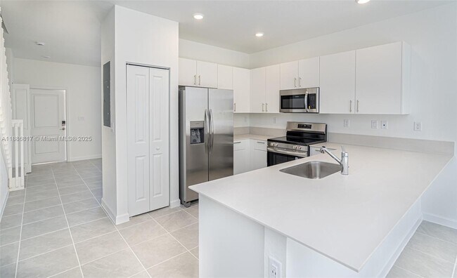 Building Photo - 2646 SE 27th Dr