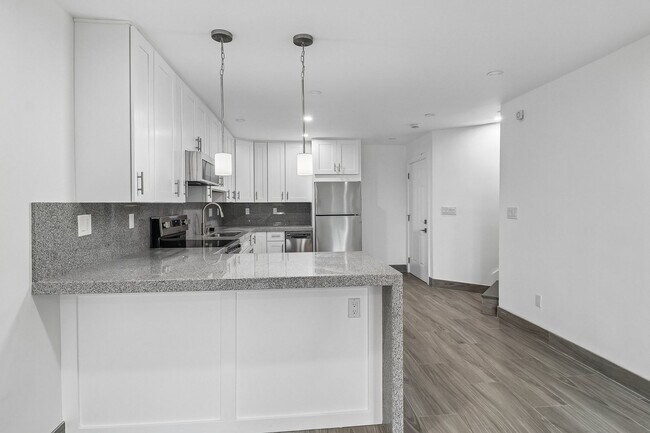 Building Photo - 2065 Poplar Rd