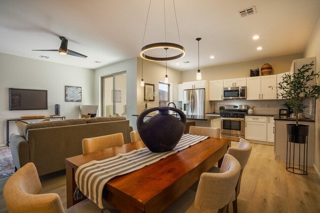 Building Photo - New Townhome in the Far NE Heights