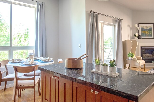 Building Photo - 2B/2B Luxury Louisville Condo with Mountai...