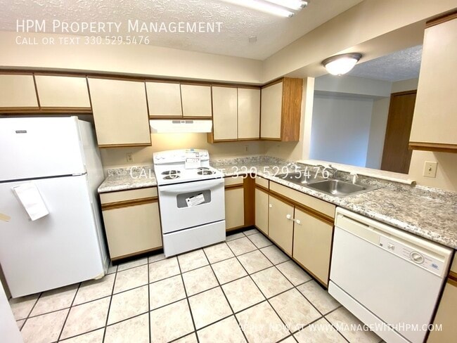 Building Photo - 1876 Ledgewood-B5