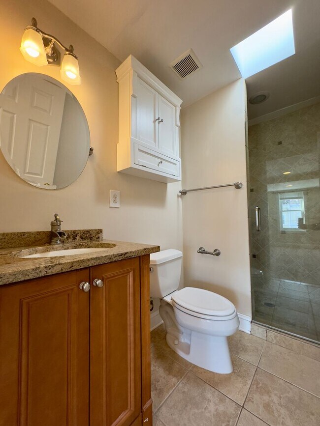 Building Photo - Charming 2 Bedroom/3.5 Bathroom Townhome in Canton, MD!