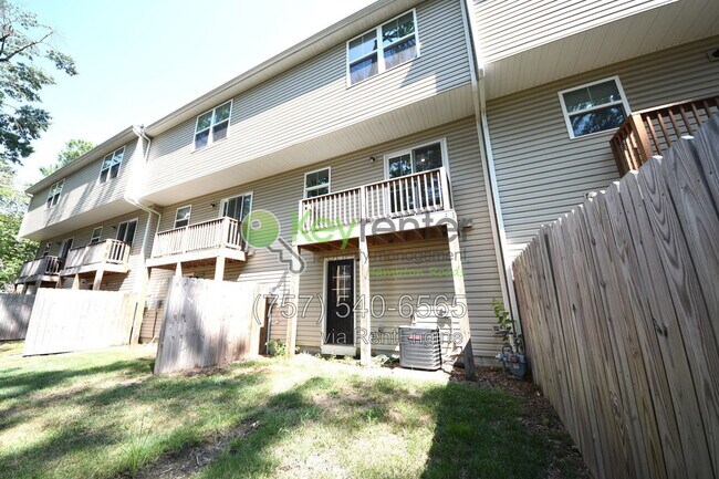 Building Photo - 49 Manilla Cir