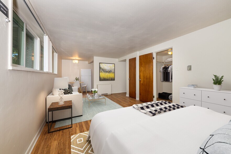 Building Photo - 456 N Logan St