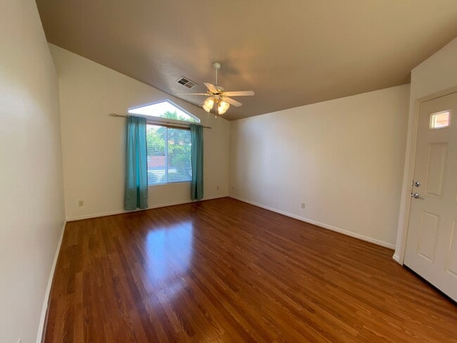 Building Photo - ADORABLE HOUSE FOR RENT IN HURRICANE