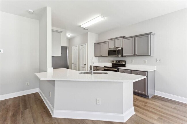 Building Photo - 15 Greenfield Dr