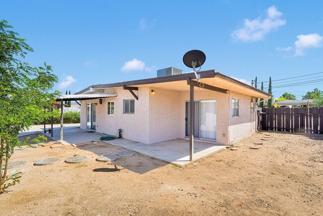 Building Photo - ADORABLE 1 BEDROOM 1 BATH IN HESPERIA