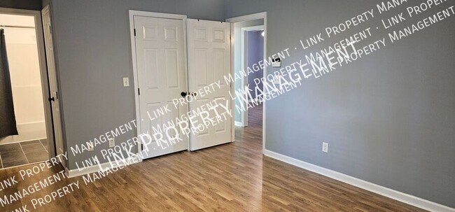 Building Photo - 140 S Elmwood St