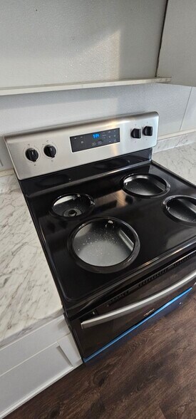 Building Photo - 720 N 70th St