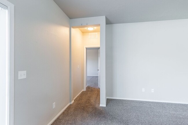 Building Photo - Central 3 bed 2 bath home