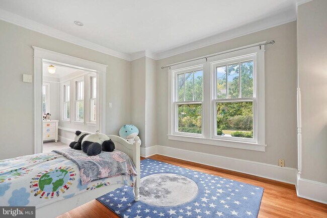 Building Photo - 1503 Russell Rd