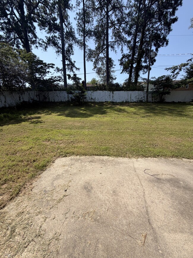 Building Photo - 3208 Downes Grove Rd