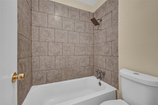 Building Photo - 8405 Wilcrest Dr