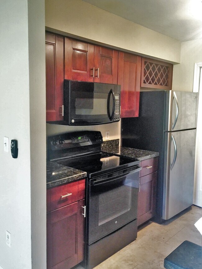 Primary Photo - 2371 NW 33rd St
