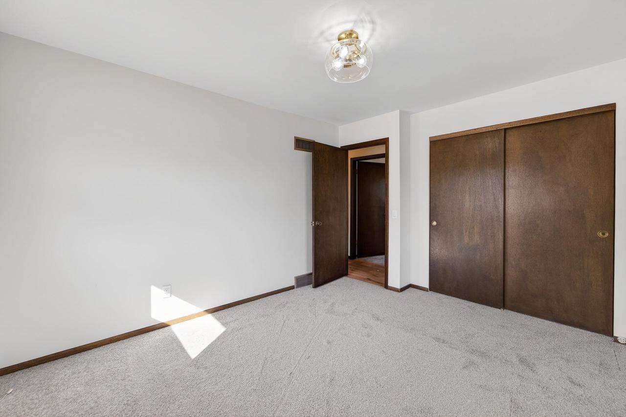 Building Photo - 5736 Pembroke Dr