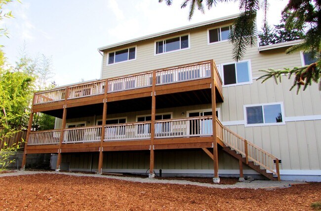Building Photo - Large 4 Bedroom Edgemoor Home w/ Mother-in-law Suite