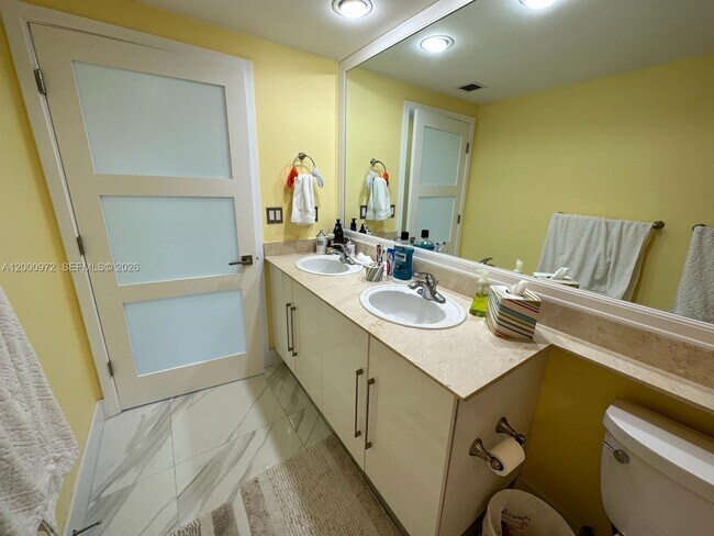 Building Photo - 325 S Biscayne Blvd