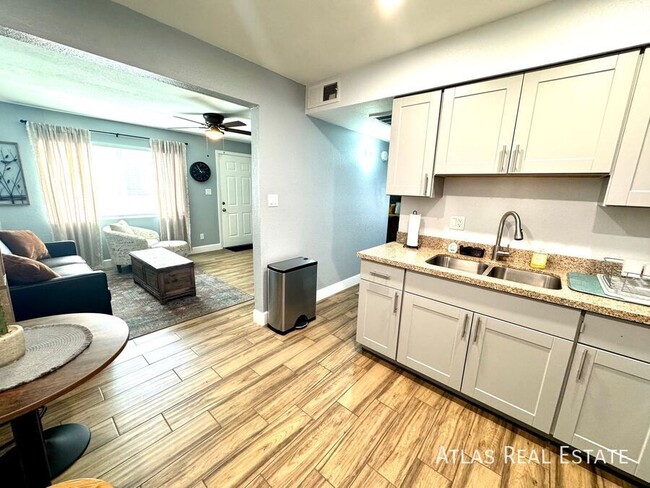 Building Photo - FULLY FURNISHED W/ 2 WEEKS FREE RENT- 2 BE...