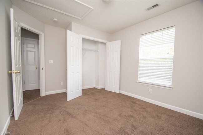 Building Photo - 3 br, 2.5 bath House - 2022 Sunset Village Dr