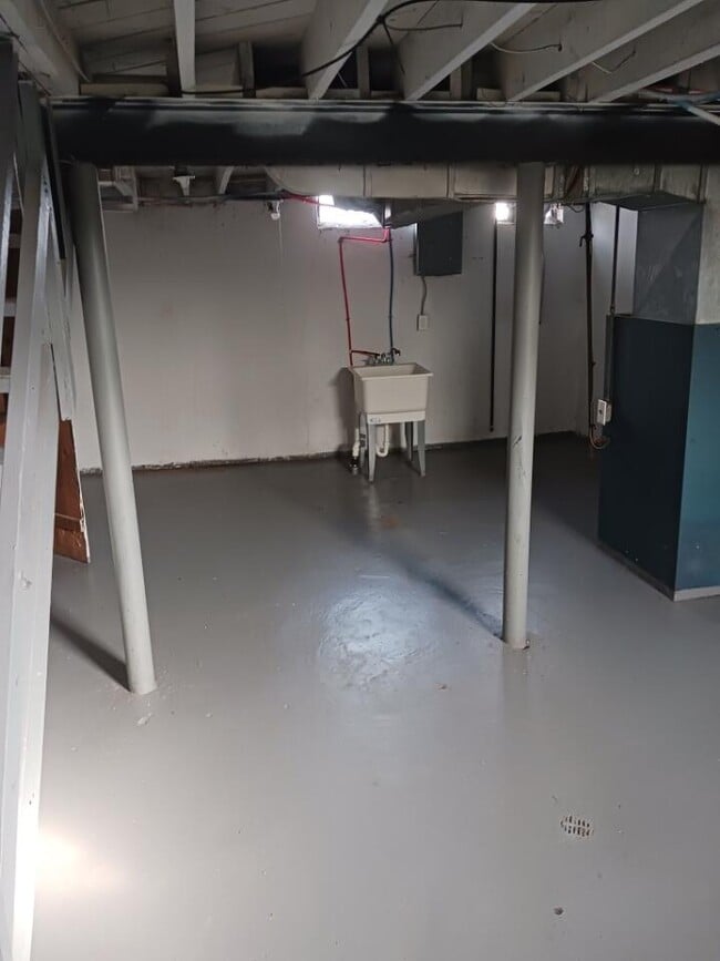 Building Photo - 3463 Ewald Cir