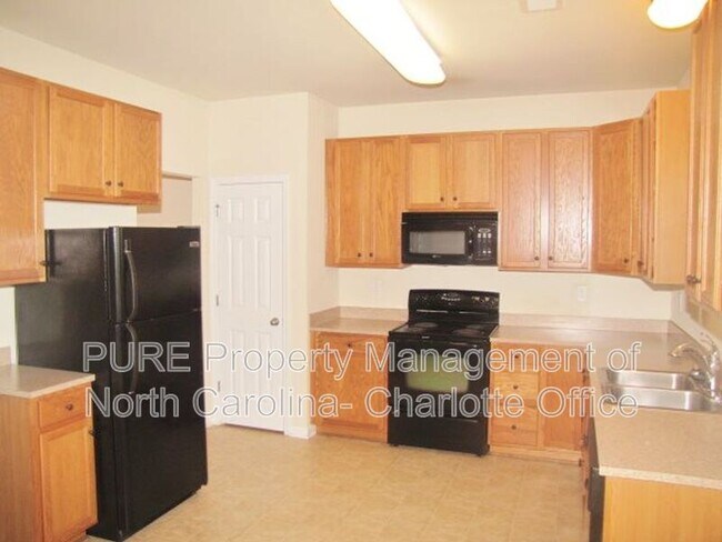 Building Photo - 7227 Tanners Creek Dr