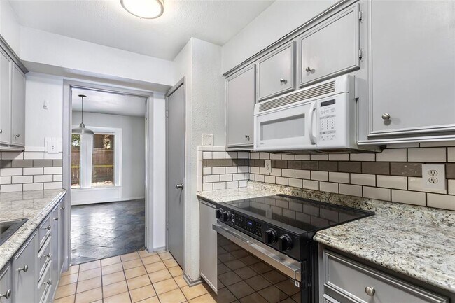 Building Photo - 5869 Sampley Way