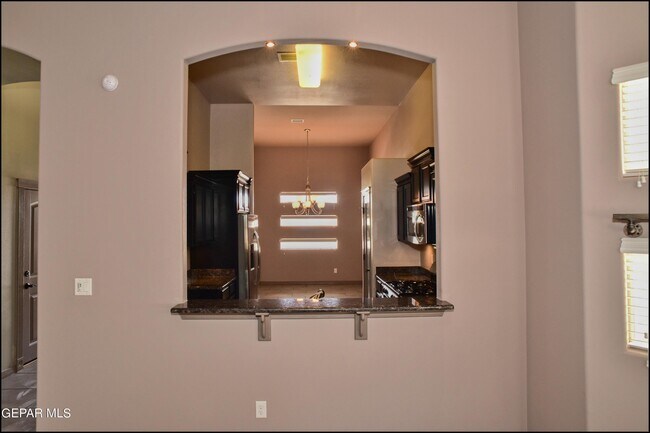 Building Photo - 14373 High Rock Dr