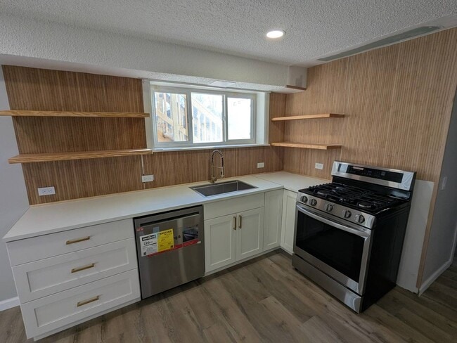 Building Photo - 28600 W Grass Lake Rd