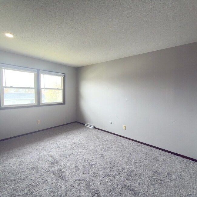 Building Photo - 5326 N Division St