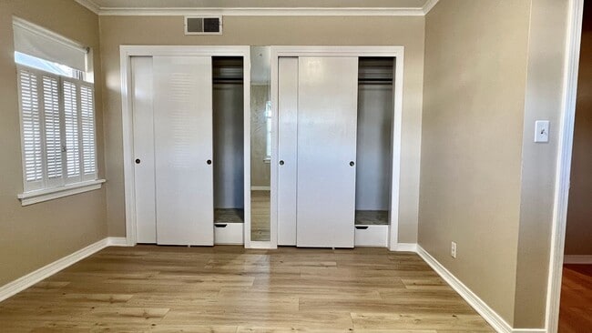 Building Photo - 1404 Melrose Dr