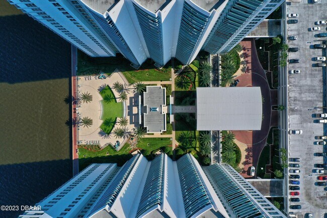 Building Photo - 241 Riverside Dr