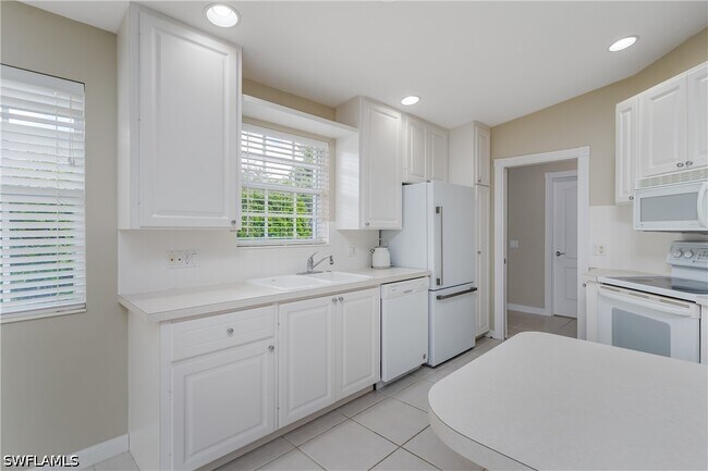 Building Photo - 4949 Kingston Way