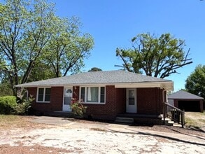 Building Photo - 929 E Haggard Ave