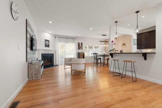 Building Photo - 10 Murray Ave