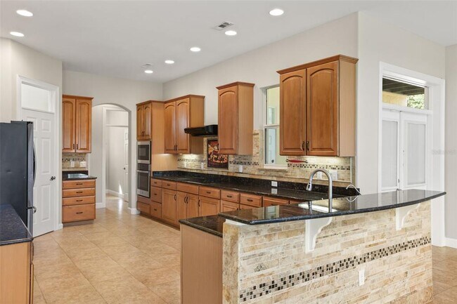 Building Photo - 5554 Palm Lake Cir