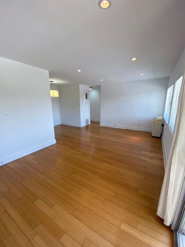 Building Photo - 3761 Vinton Ave