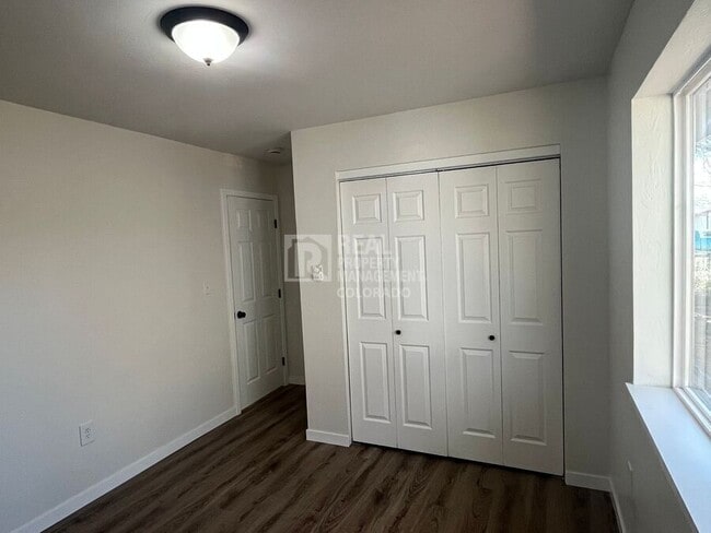 Building Photo - 18 Oak St