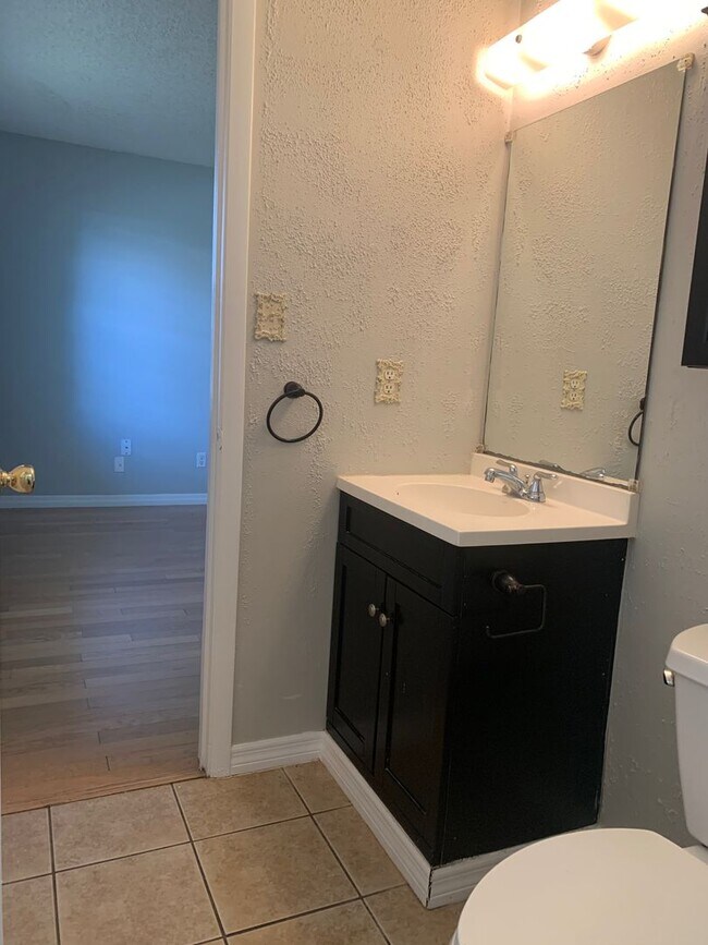 Building Photo - MOVE IN SPECIAL! Charming 3/1.5 St. Cloud Home w/ Partially Fenced Yard & Bonus Room