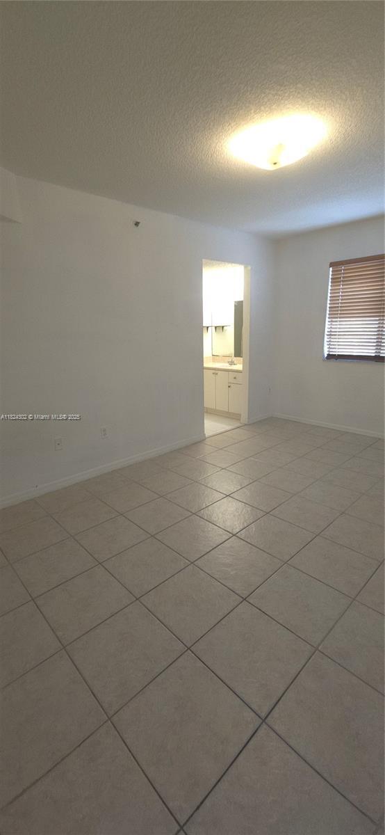 Building Photo - 9300 Fontainebleau Blvd