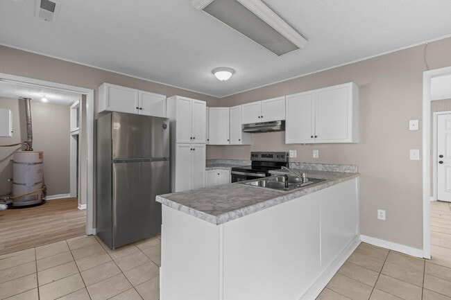 Building Photo - 100 English Rd