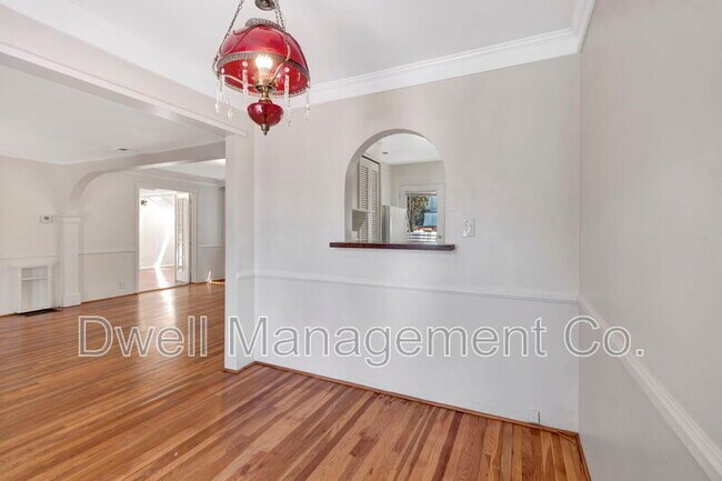 Building Photo - 8451 La Mesa Blvd