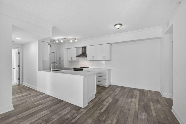 Building Photo - 5301 Myrtlewood Cir E