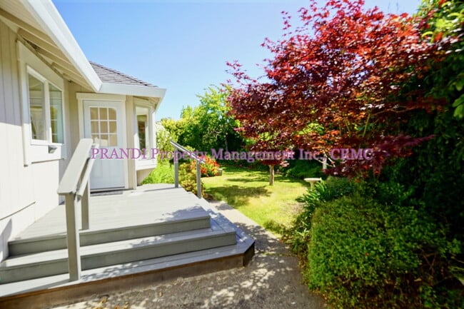 Primary Photo - Gorgeous Home in Sought After Larkspur Nei...