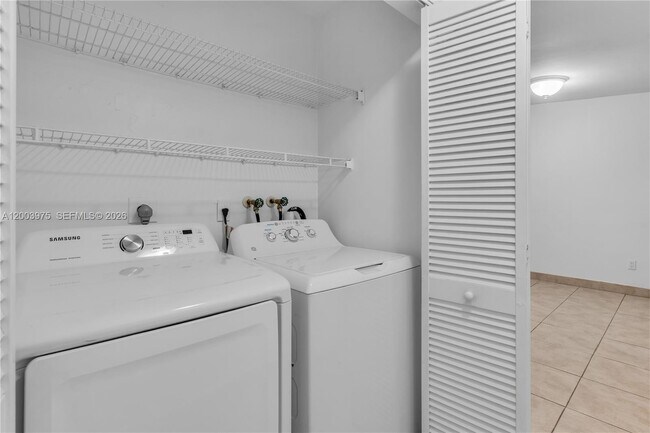 Building Photo - 5655 SW 139th Pl