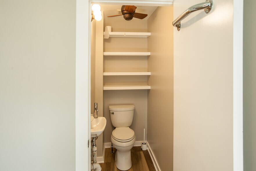 1/2 bath - 1908 Constitution Ave NE