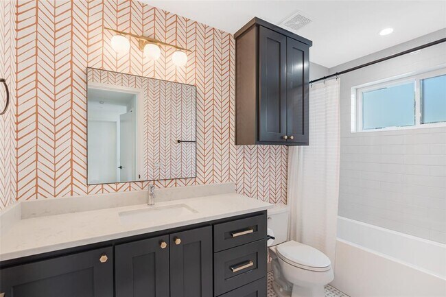 Building Photo - 1217 1/2 W 39th St