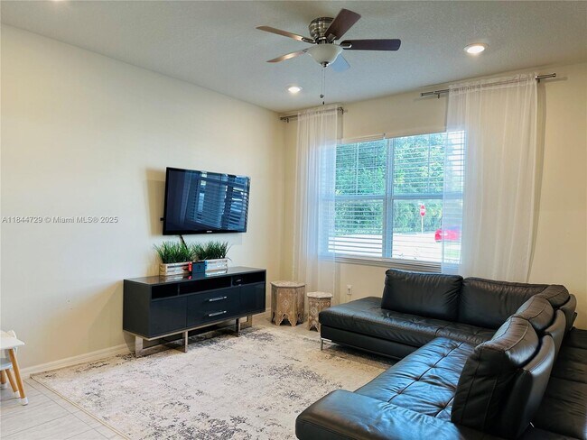 Building Photo - 4950 Eucalyptus Dr