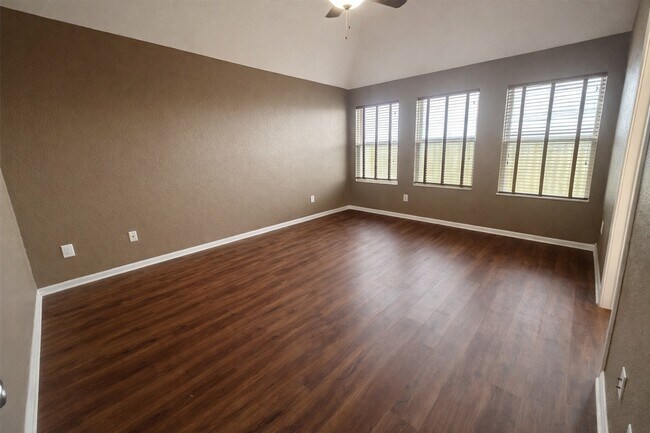 Building Photo - 5011 Forest Hurst Glen