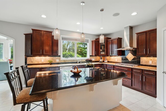 Building Photo - Five Bedroom House in Deerfield Township!
