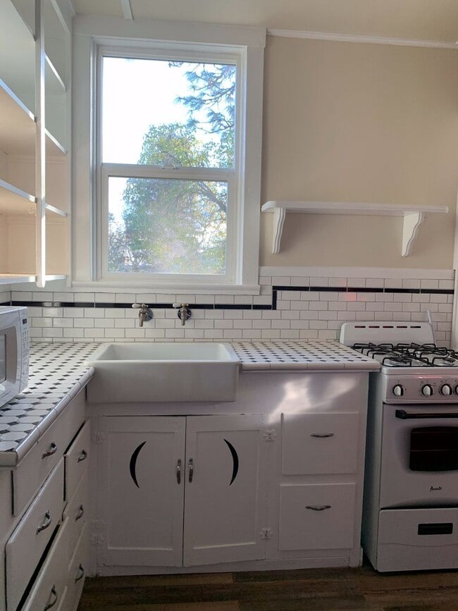 Building Photo - 362 Linden Ave